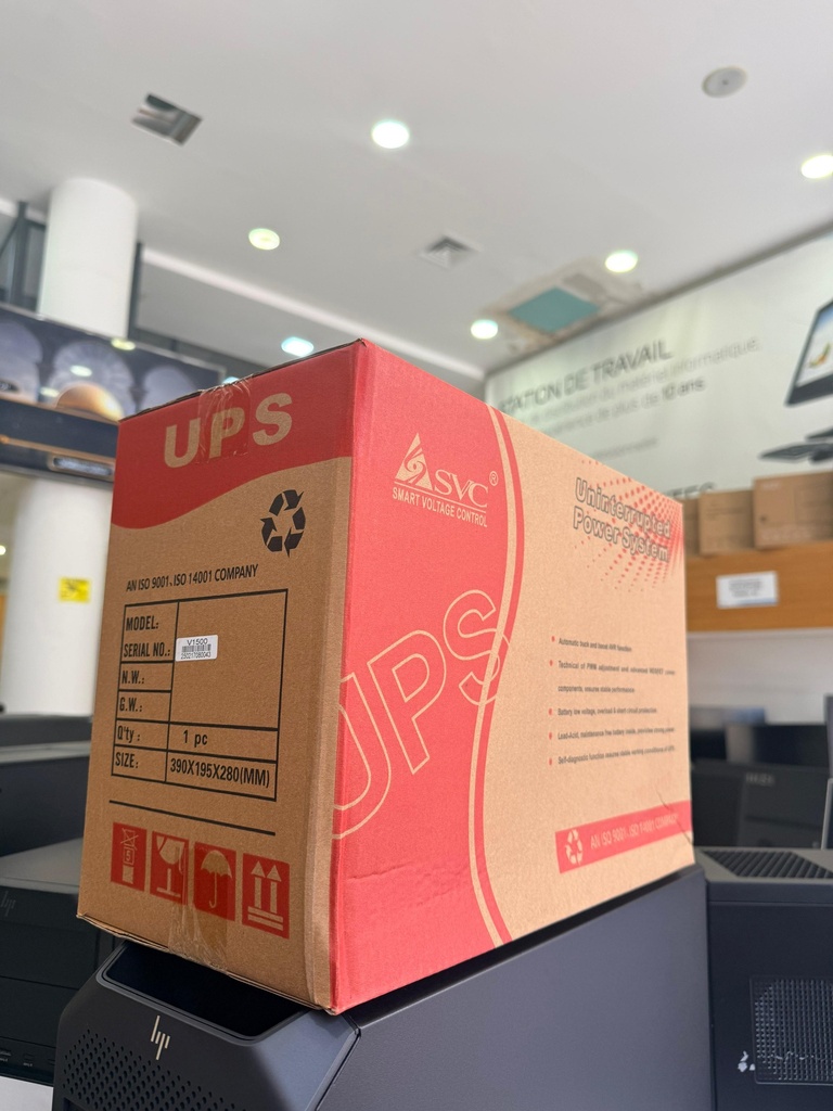 Onduleur SVC UPS 1500VA – 900W | Line-Interactive AVR | Écran LCD | Port USB